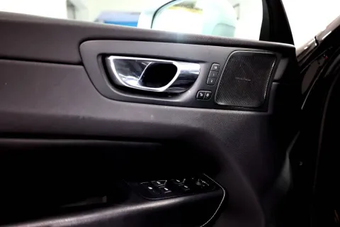 Volvo XC60 2.0 d4 R-design geartronic - Immagine 12