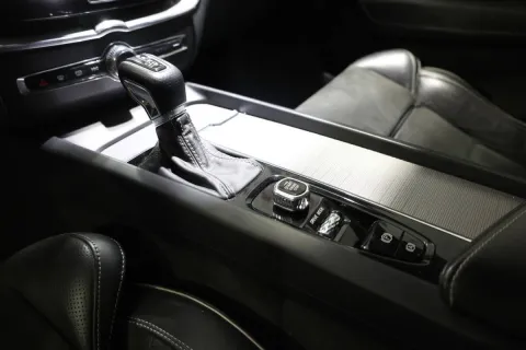 Volvo XC60 2.0 d4 R-design geartronic - Immagine 19