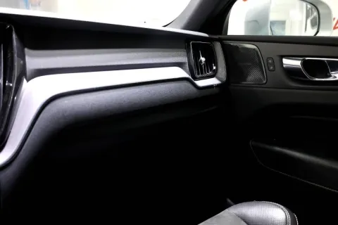 Volvo XC60 2.0 d4 R-design geartronic - Immagine 20