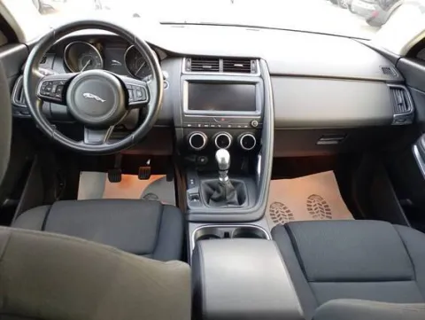 Jaguar E-Pace 2.0d i4 fwd 150cv - Immagine 4