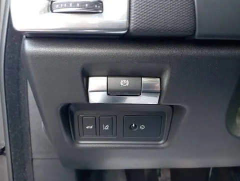 Jaguar E-Pace 2.0d i4 fwd 150cv - Immagine 6