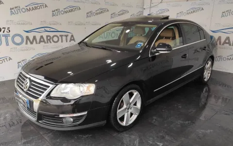 Volkswagen Passat 2.0 tdi Highline dpf - Immagine 1