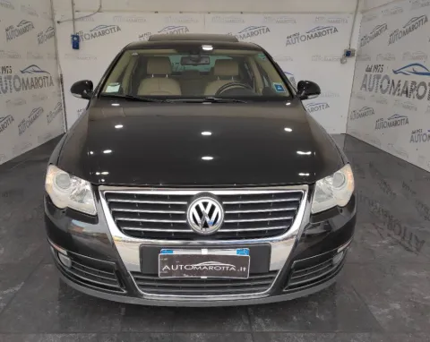 Volkswagen Passat 2.0 tdi Highline dpf - Immagine 2
