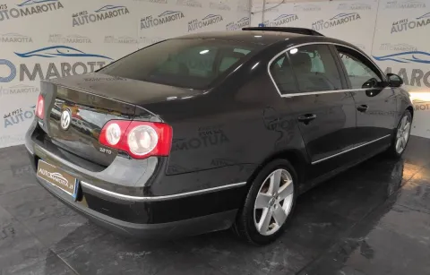 Volkswagen Passat 2.0 tdi Highline dpf - Immagine 4