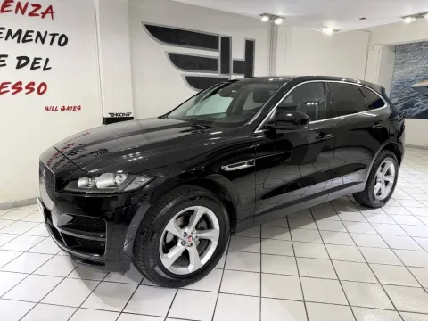 Jaguar F-Pace 2.0d i4 Prestige awd 180cv auto my20 - Immagine 3