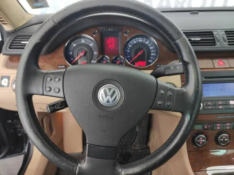 Volkswagen Passat 2.0 tdi Highline dpf - Immagine 18