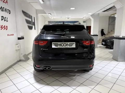 Jaguar F-Pace 2.0d i4 Prestige awd 180cv auto my20 - Immagine 6
