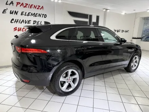 Jaguar F-Pace 2.0d i4 Prestige awd 180cv auto my20 - Immagine 8