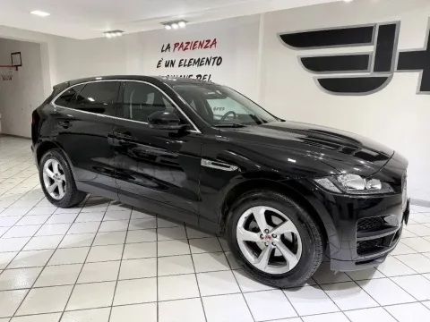 Jaguar F-Pace 2.0d i4 Prestige awd 180cv auto my20 - Immagine 9