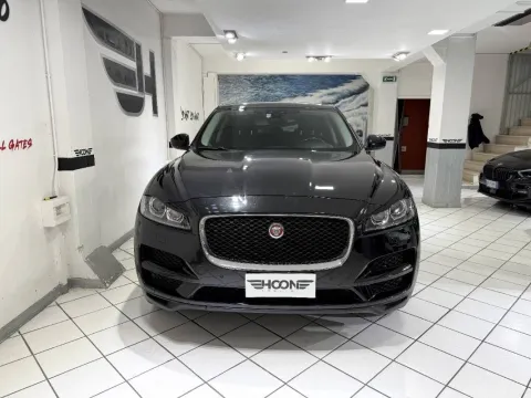 Jaguar F-Pace 2.0d i4 Prestige awd 180cv auto my20 - Immagine 11