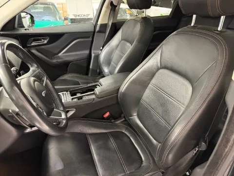 Jaguar F-Pace 2.0d i4 Prestige awd 180cv auto my20 - Immagine 13