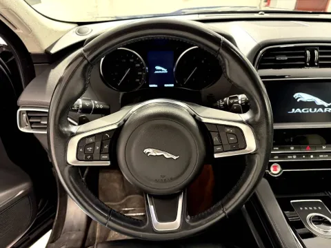 Jaguar F-Pace 2.0d i4 Prestige awd 180cv auto my20 - Immagine 16
