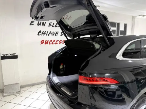 Jaguar F-Pace 2.0d i4 Prestige awd 180cv auto my20 - Immagine 26
