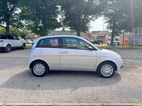 Lancia Ypsilon 1.2 8v Argento - Immagine 4