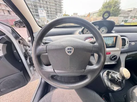 Lancia Ypsilon 1.2 8v Argento - Immagine 14