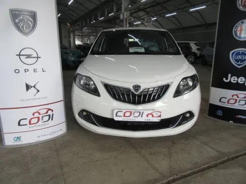 Lancia Ypsilon 1.0 firefly hybrid Platino s&s 70cv - Immagine 2