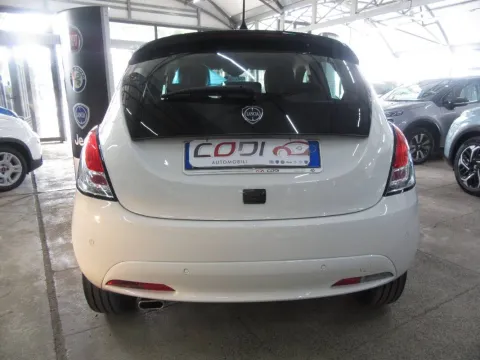 Lancia Ypsilon 1.0 firefly hybrid Platino s&s 70cv - Immagine 6