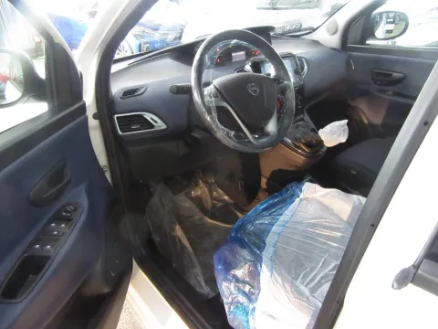 Lancia Ypsilon 1.0 firefly hybrid Platino s&s 70cv - Immagine 11