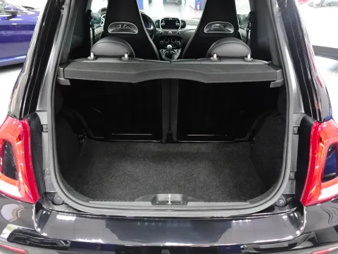 Jaguar E-Pace 2.0d i4 mhev R-Dynamic SE awd 163cv auto - Immagine 32