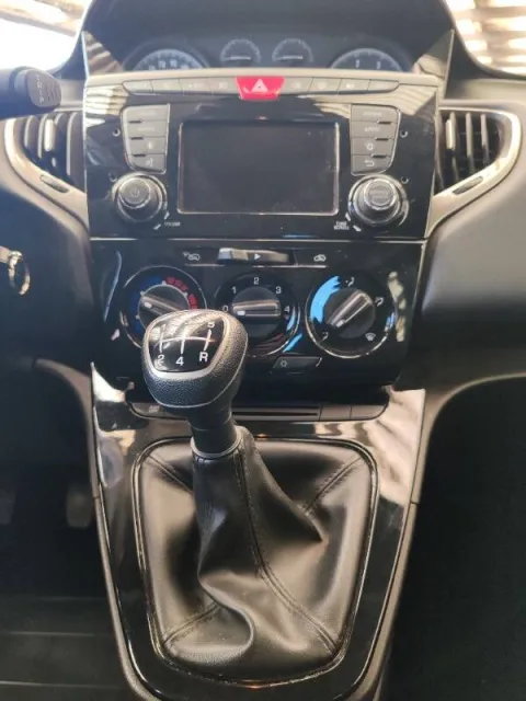 Lancia Ypsilon 1.3 mjt Mya s&s 95cv - Immagine 22