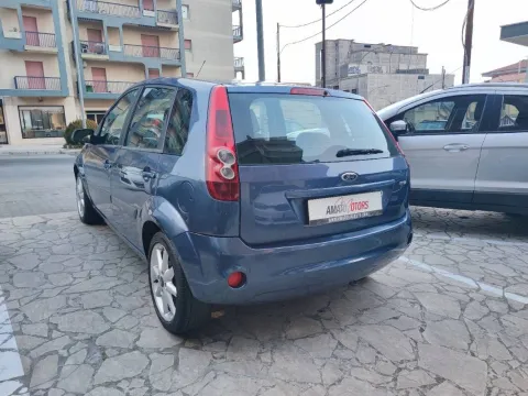 Ford Fiesta 5p 1.4 tdci Ghia - Immagine 11