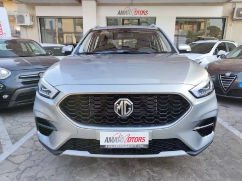 Jaguar F-Pace 2.0d i4 mhev R-Dynamic SE awd 204cv auto - Immagine 2