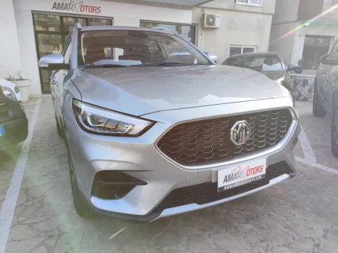 Jaguar F-Pace 2.0d i4 mhev R-Dynamic SE awd 204cv auto - Immagine 3