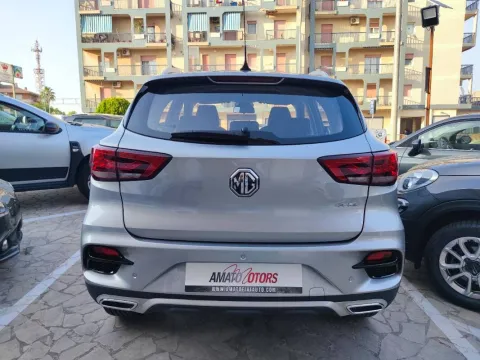 Jaguar F-Pace 2.0d i4 mhev R-Dynamic SE awd 204cv auto - Immagine 5