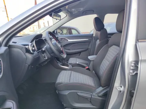 Jaguar F-Pace 2.0d i4 mhev R-Dynamic SE awd 204cv auto - Immagine 8