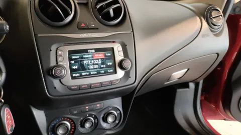 Peugeot 2008 1.2 hybrid Allure 145cv e-dcs6 - Immagine 17