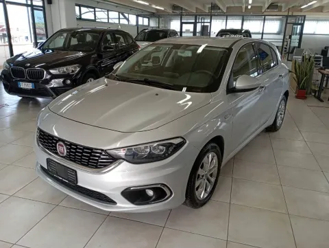 Fiat Tipo 5p 1.6 mjt Lounge s&s 120cv - Immagine 1