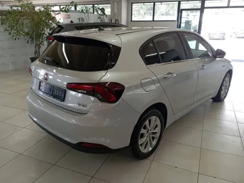 Fiat Tipo 5p 1.6 mjt Lounge s&s 120cv - Immagine 3