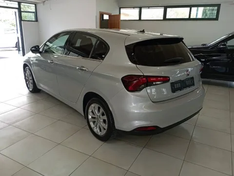 Fiat Tipo 5p 1.6 mjt Lounge s&s 120cv - Immagine 4