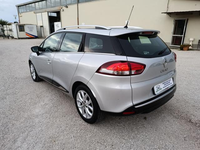 Renault Clio Sporter 1.5 dci Moschino Life 90cv edc - Immagine 3