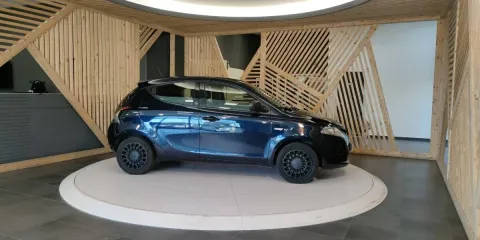 Lancia Ypsilon 1.0 firefly hybrid Silver s&s 70cv - Immagine 3