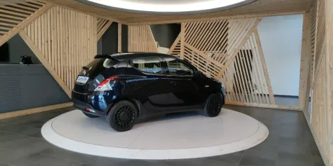 Lancia Ypsilon 1.0 firefly hybrid Silver s&s 70cv - Immagine 4