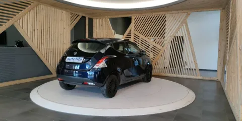 Lancia Ypsilon 1.0 firefly hybrid Silver s&s 70cv - Immagine 5