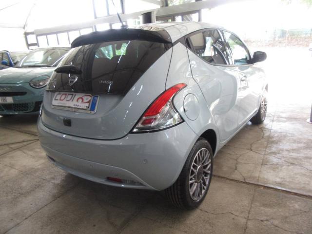 Lancia Ypsilon III 1.0 firefly hybrid Gold Plus s&s 70cv - Immagine 1