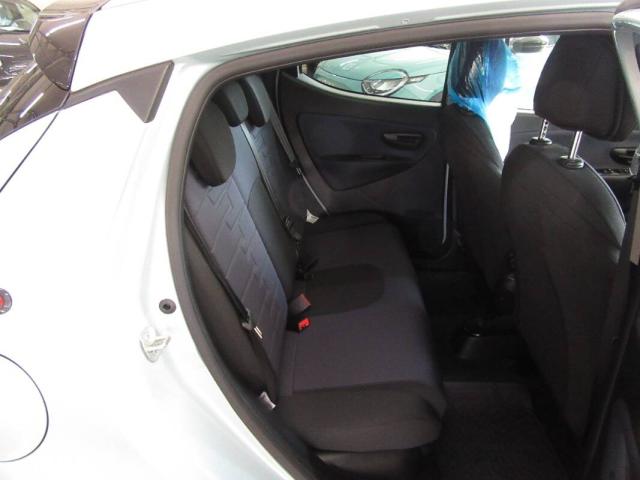 Lancia Ypsilon III 1.0 firefly hybrid Gold Plus s&s 70cv - Immagine 2