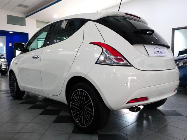Lancia Ypsilon III 1.0 FIREFLY HYBRID 70 CV GOLD - Immagine 19