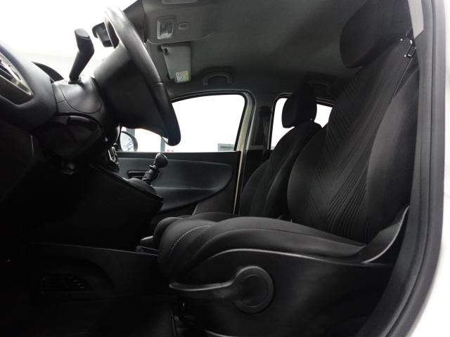 Lancia Ypsilon III 1.0 FIREFLY HYBRID 70 CV GOLD - Immagine 14