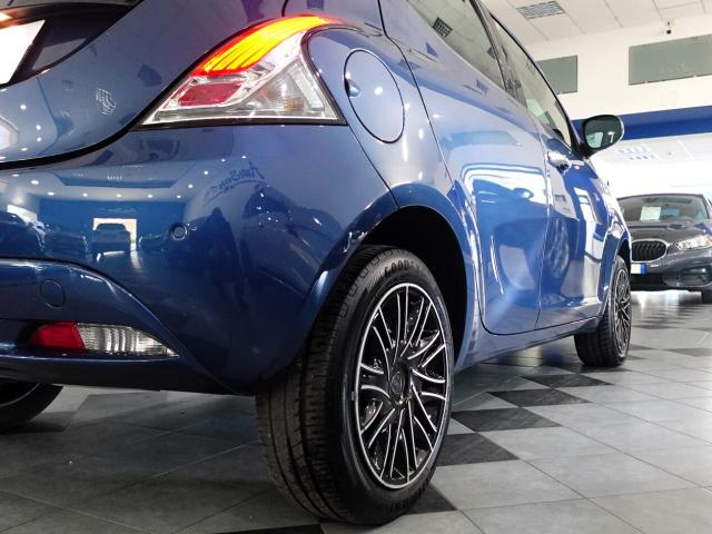 Lancia Ypsilon III 1.0 FIREFLY HYBRID 70 CV GOLD - Immagine 10