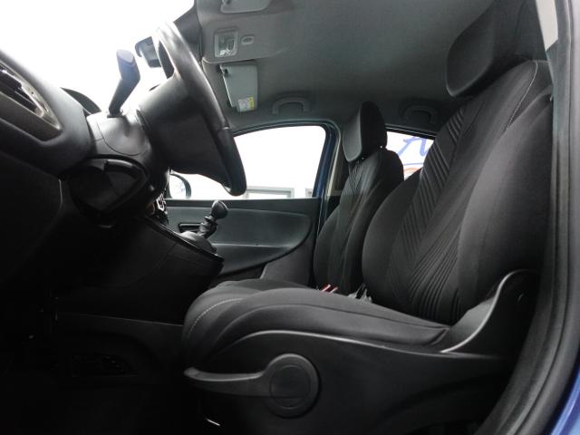 Lancia Ypsilon III 1.0 FIREFLY HYBRID 70 CV GOLD - Immagine 17