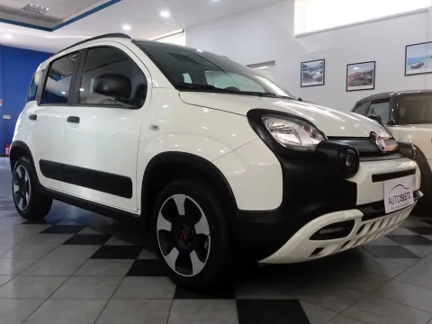 Fiat Panda 1.0 hybrid City Cross s&s 70cv - Immagine 3