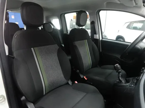 Fiat Panda 1.0 hybrid City Cross s&s 70cv - Immagine 22