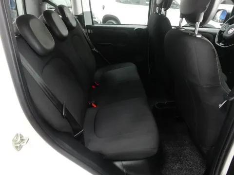 Fiat Panda 1.0 hybrid City Cross s&s 70cv - Immagine 23