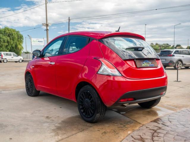 Lancia Ypsilon III 1.0 firefly hybrid Silver s&s 70cv - Immagine 6