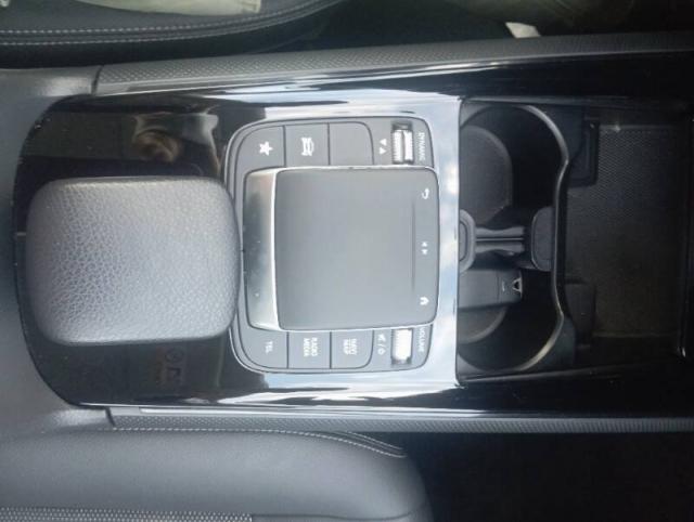 Mercedes Classe GLA 180 d Business auto - Immagine 17
