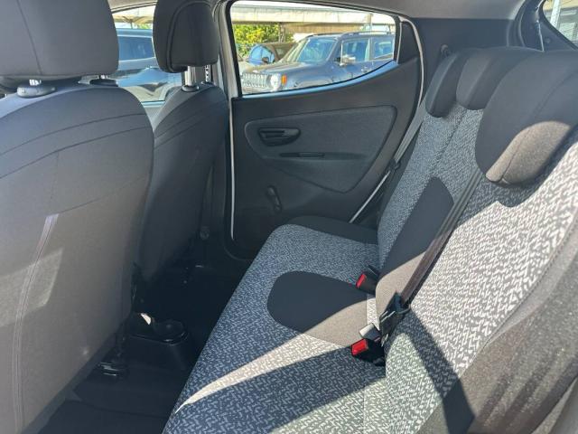 Lancia Ypsilon 1.0 firefly hybrid Silver s&s 70cv - Immagine 4