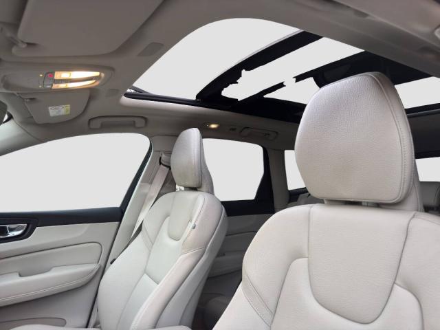 Volvo XC60 2.0 b4 Plus Dark awd auto - Immagine 22